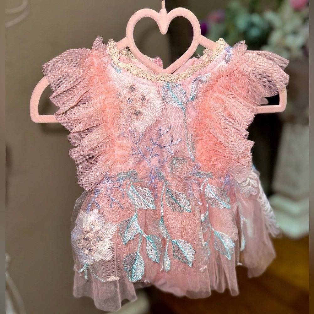 🌸✨ FAIRYTALE FROCK ALERT ✨🌸
0-6 Months